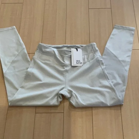 🤍NEW IRIS & INK // REVOLVE LEGGINGS - Picture 3 of 6